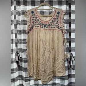 Bailey + Chloe Beige Floral Embroidered Top